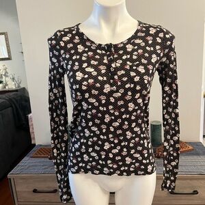 Nollie Black and floral pink and white long sleeve top
